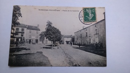 Carte Postale ( O5 ) Ancienne De Bussiere Poitevine , Place De La Caserne - Bussiere Poitevine