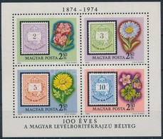 ** 1974 100 éves A Levélboríték Rajzú Bélyeg Blokk Az Ismert Lemezhibával  A 4. Bélyeg POSTA Feliratában - Autres & Non Classés