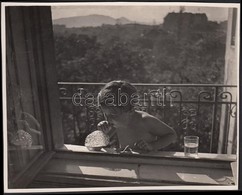 Cca 1934-1935 Kinszki Imre (1901-1945): Készül A Szappanbuborék, Jelzetlen Vintage Fotó A Szerző Hagyatékából, 12x16 Cm - Autres & Non Classés