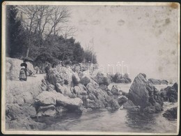 1896 Abbáziai Part Részlete, 2 Db Keményhátú Fotó, Az Egyik Felületén Folttal,18x24 Cm. - Autres & Non Classés