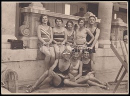 1930 Strandozók A Széchényi Fürdőben, Fotó, A Hátoldalon Feliratozva, Az Egyik Szélen Vágott, 8x11 Cm - Autres & Non Classés