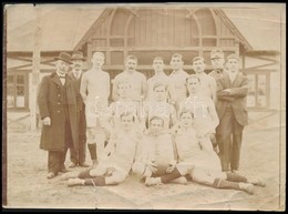 1920 A Tatabányai Sport Club Csapata, Fotó, Hátulján Feliratozva, Szélén Kis Szakadásokkal, 12,5×17,5 Cm - Autres & Non Classés