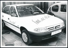 1992 'Íme, Az Első!' - Az Első Opel Astra Magyarországon, Fotó, 12,5×18 Cm - Autres & Non Classés