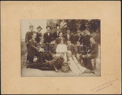 Cca 1910 Kaposvár, Italozók, Kartonra Kasírozott Fotó, 13×17,5 Cm - Autres & Non Classés