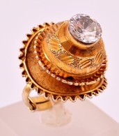 Aranyozott Ezüst (Ag.) Gyűrű, Csiszolt Cirkonnal, Jelzett, Méret:54, Bruttó: 9,4 G - Autres & Non Classés