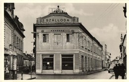 T2 Komárom, Komárno; Tromler Miklós Központi Szálloda, étterem és Kávéház / Hotel, Restaurant And Cafe - Sin Clasificación