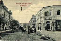 * T3 Beregszász, Berehove; Bocskai Utca, Farkas J., Fuchs Emil üzlete. W. L. Bp. 6054. / Street View, Shops (EB) - Ohne Zuordnung