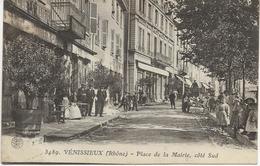 VENISSIEUX - CARTE ANIMEE - PLACE DE LA MAIRIE - COTE SUD - Vénissieux