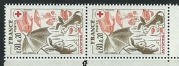 [29] Variété :  N° 1861 Croix-Rouge 1975 Timbre Plus Petit Tenant à Normal ** - Neufs