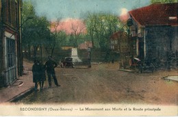 79 - Secondigny : Le Monument Aux Morts Et La Route Principale - Secondigny