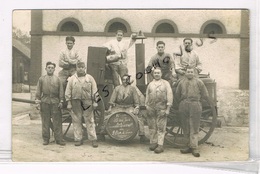 CARTE POSTALE PHOTO ANCIENNE MILITAIRE A IDENTIFIER (Anciens De La 1928/02 Du 105 Eme Régiment D Artillerie Lourde) - Kasernen