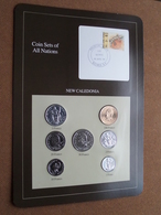 NEW CALEDONIA ( From The Serie Coin Sets Of All Nations ) Card 20,5 X 29,5 Cm. ) + Stamp '86 ! - New Caledonia