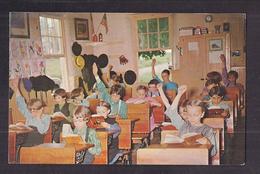 CPSM USA - Greetings From " The Penna. Dutch Country " AMISH Children At School - TB PLAN SALLLE DE CLASSE ECOLE - Autres & Non Classés