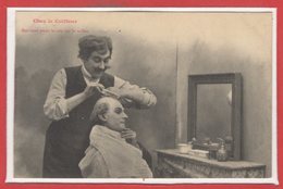 METIERS - COIFFEURS - Chez Le Coiffeur - Monsieur Porte La Raie Sur Le Milieu - Craft