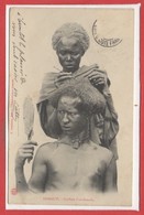 METIERS - COIFFEURS - Djibouti - Coiffure D'un Somalis - Ambachten