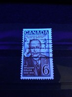 VARIÉTÉS AMÉRIQUE CANADA 1969 N° 415 A TROIS COTÉE DENTELÉE  DOCTEUR SIR WILLIAM OSLER FLUORESCENT  OBLITÉRÉ - Plaatfouten En Curiosa