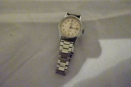 OROLOGIO POLSO VINTAGE 3APR CCCP DATARIO DONNA PER PARTI RICAMBIO - Watches: Bracket