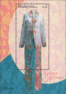 Malaysia 2002 S#903 Fashion Heritage - Kebaya Nyonya M/S MNH Costume Flower - Malaysia (1964-...)