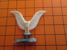 319b Figurine Publicitaire Années 50/60 OISEAU AIGLE ? , Ronde-bosse , Plastique Dur Couleur Ivoire - Vogels