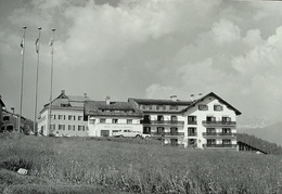 ST. MORITZ CHAMPFÈRE Hotel Chesa Guardalej Auto - Guarda