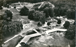 Carte Photo , Dentelée N Et B  D' HERBAULT  ( 41 )  Superbe Vue De L'institut  Médico-Pédagogique - Herbault