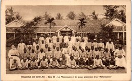 ASIE - SRI LANKA - CEYLAN -- Mission - Le Missionnaire  Et Les Jeunes  Prisonnier D'un " Réformatoire " - Sri Lanka (Ceylon)