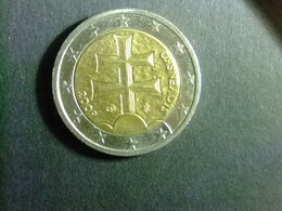 ESLOVAQUIA / SLOVENSKO 2 EUROS 2009 ESCUDO DE ARMAS - DOBLE CRUZ - Eslovaquia