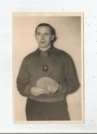 TENNIS DE TABLE LEJEUNE ROGER (CHAMPION DE BELGIQUE) CARTE PHOTO AVEC MAILLOT DU PING PONG VILLETTOIS (CHARLEROI) - Tennis Tavolo