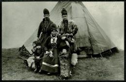 Ref 1279 - Real Photo Ethnic Postcard - Lappland Family & Tent Home - Sweden - Europe