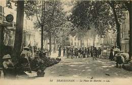 VAR  DRAGUIGNAN   La Place Du Marché - Draguignan