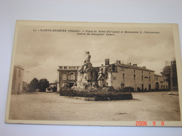 C.P.A.- Sainte Hermine (85) - Place De Saint Hermand Et Monument G. Clémenceau Oeuvre De Sicart - 1920- SUP (BA30) - Sainte Hermine