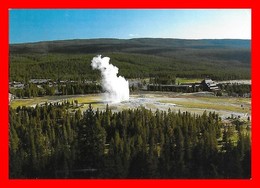 2 CPSM/gf YELLOWSTONE (Etats-Unis)  Old Faithful Geyser National Park...I930 - Yellowstone