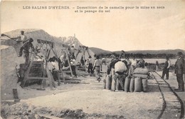 83-HYERES- SALINS-DEMOLITION DE LA CAMELLE POUR LA MISE EN SACS ET LE PASAGE DU SEL - Hyeres