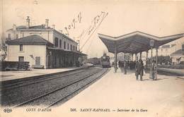 83-SAINT-RAPHAEL- INTERIEUR DE LA GARE - Saint-Raphaël