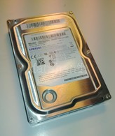 Samsung HD322GJ  SATA 3.5' Merevlemez, 320GB, 7200rpm 16M Cache Jó állapotban.
13630 órás Futásidő - Autres & Non Classés