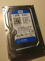 Western Digital WD10EZEX Blue SATA 3.5' Merevlemez, 1TB, 7200rpm 64M Cache Jó állapotban.
5080 órás Futásidő. - Autres & Non Classés