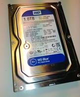 Western Digital WD10EZEX Blue SATA 3.5' Merevlemez, 1TB, 7200rpm 64M Cache Jó állapotban.
5450 órás Futásidő. - Autres & Non Classés