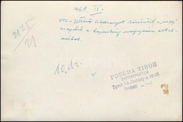 1967 Az FTC Labdarúgóit Köszöntik Az Ifik. Pobuda Alfréd Pecséttel Jelzett Fotója. 18x13 Cm - Other & Unclassified