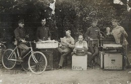 * T2/T3 1913 Ezred Iroda Nagyesztergáron (Veszprém Megye), Osztrák-magyar Katonák írógéppel, Kerékpárral / Austro-Hungar - Non Classés