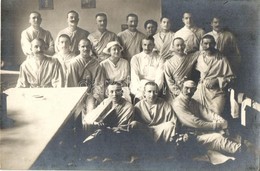 * T2 A Budapesti Zita Hadikórház Egyik Osztálya, Sérült Osztrák-magyar Katonák ápolónőkkel és Orvossal / WWI Injured Aus - Non Classés