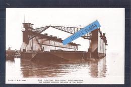 RP THE FLOATING DOCK SOUTHAMPTON 2143 STUART VINTAGE RO POSTCARD - Southampton