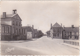 51 - MONTMORT (Marne) - Mairie Et Embranchement Des Routes De Sézanne Et Dormans - Montmort Lucy