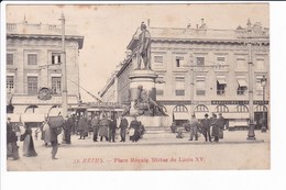 33 - REIMS - Place Royale. Statue De Louis XV. - Reims