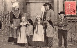 Plougastel-Daoulas Une Famille Enfants Coiffes Folklore Us Et Coutumes Sabots - Plougastel-Daoulas