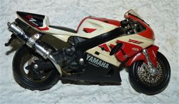 MAISTO MOTO 1/18 YAMAHA R7OW-02 Be Mais Manque La Bequille - Motos