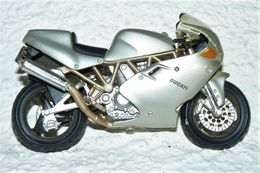 MAISTO MOTO 1/18 DUCATI SUPERSPORT 900 FE Be Mais Manque La Bequille - Motos