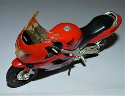 MAISTO MOTO 1/18 HONDA CBR 600 F4 TBE - Motorräder