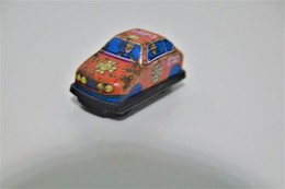 Vintage TIN TOY CAR : Maker UNKNOWN - FIRE DEPARTMENT CHIEF - 5cm - TAIWAN - 1960's - Collectors Et Insolites - Toutes Marques