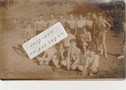 MONTOIS LA MONTAGNE  -  Un Groupe Qui Pose Dans Les Années 1920    ( Carte-photo ) - Other & Unclassified