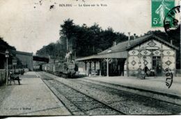N°2924 A -cpa Bolbec -la Gare Sur La Voie- - Gares - Avec Trains